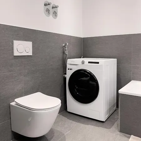 Modernes Wasserfront Wohnung, Terrasse, Parkplatz Apartment *