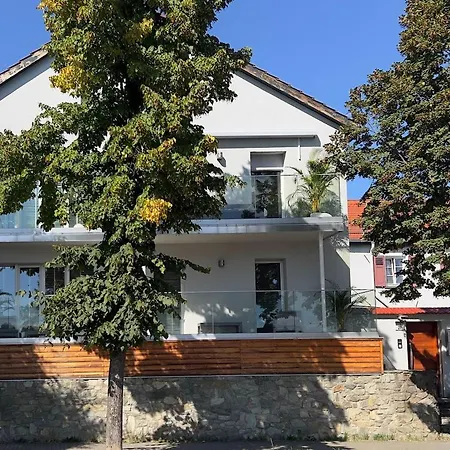 Apartment Modernes Wasserfront Wohnung, Terrasse, Parkplatz *