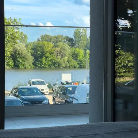 Modernes Wasserfront Wohnung, Terrasse, Parkplatz Apartment