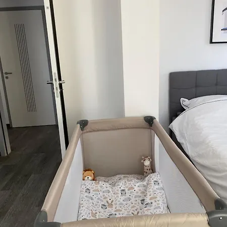 Apartment Modernes Wasserfront Wohnung, Terrasse, Parkplatz *
