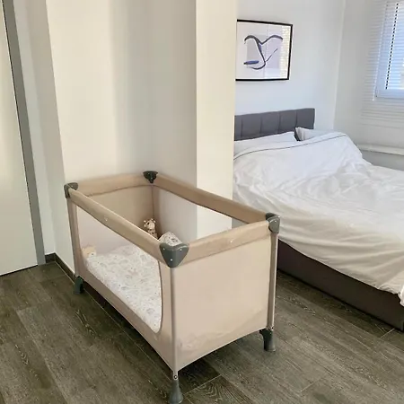 Modernes Wasserfront Wohnung, Terrasse, Parkplatz *