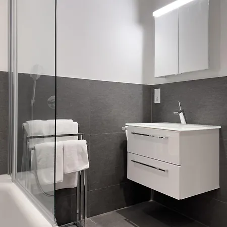 Modernes Wasserfront Wohnung, Terrasse, Parkplatz