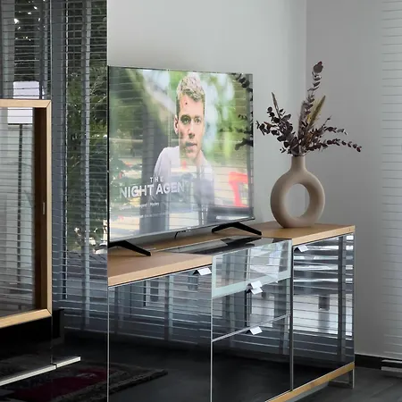 Modernes Wasserfront Wohnung, Terrasse, Parkplatz Apartman *