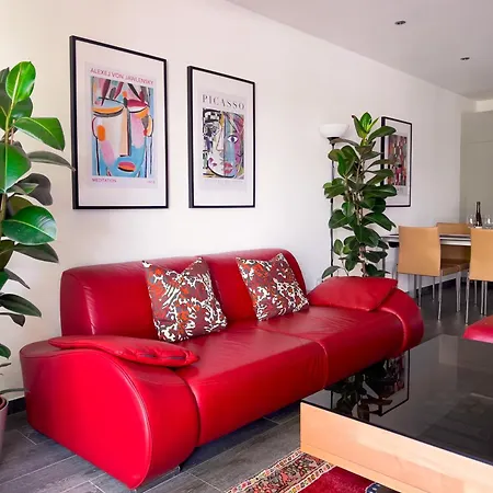Modernes Wasserfront Wohnung, Terrasse, Parkplatz Apartment