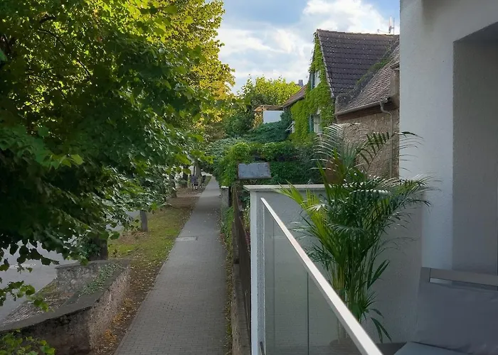 Modernes Wasserfront Wohnung, Terrasse, Parkplatz *