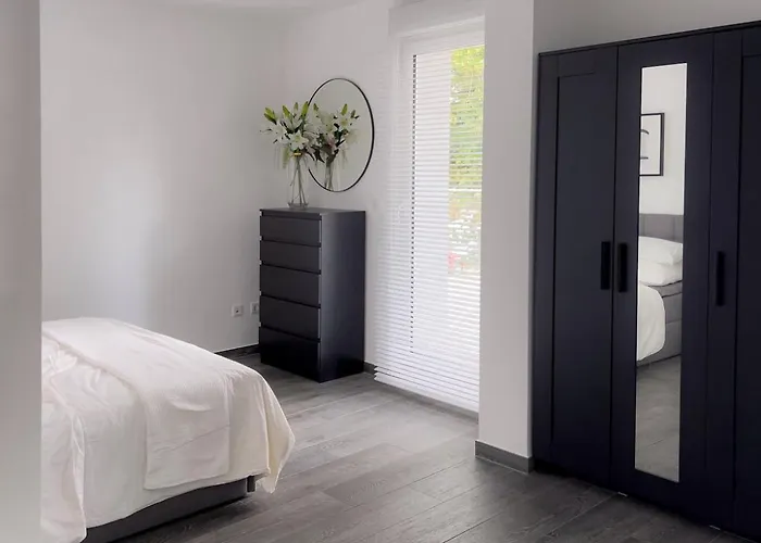 Apartmán Modernes Wasserfront Wohnung, Terrasse, Parkplatz *