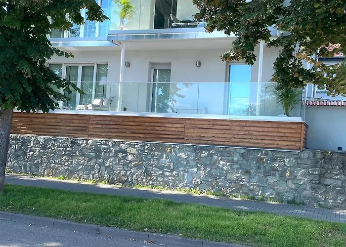 Modernes Wasserfront Wohnung, Terrasse, Parkplatz *