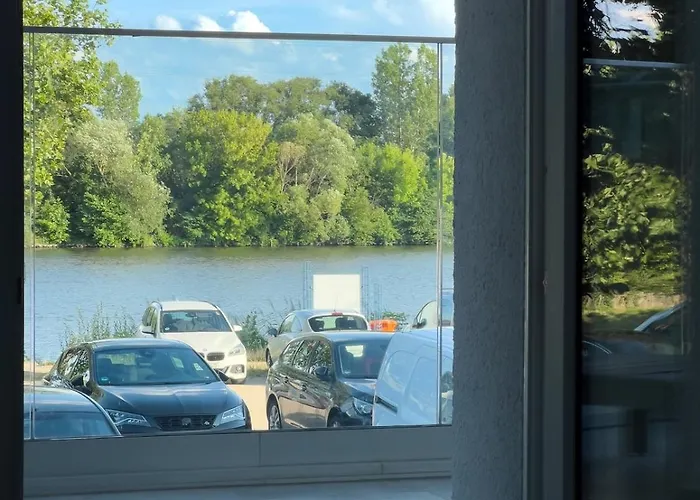 Modernes Wasserfront Wohnung, Terrasse, Parkplatz Apartman