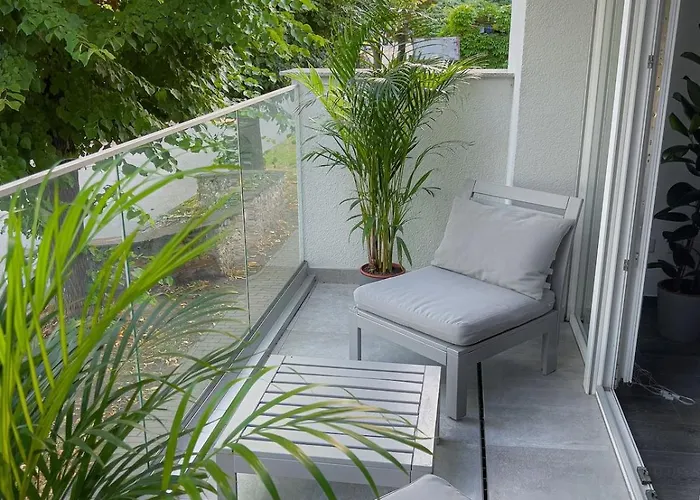Modernes Wasserfront Wohnung, Terrasse, Parkplatz Apartman *