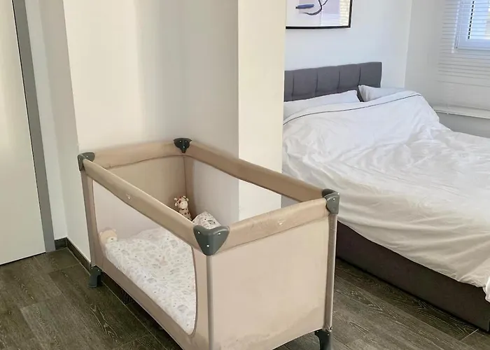 Modernes Wasserfront Wohnung, Terrasse, Parkplatz *