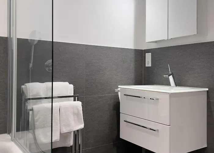 Modernes Wasserfront Wohnung, Terrasse, Parkplatz