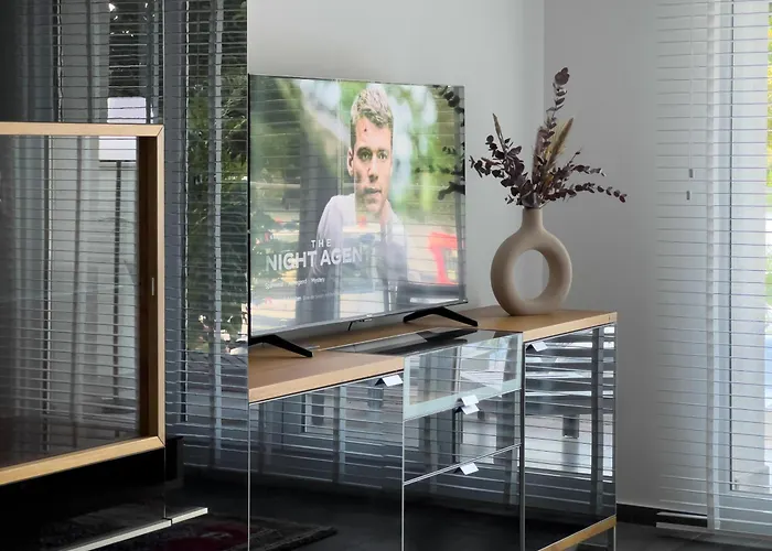 Modernes Wasserfront Wohnung, Terrasse, Parkplatz Apartmán *