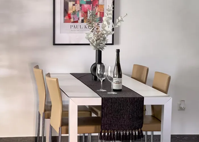 Modernes Wasserfront Wohnung, Terrasse, Parkplatz