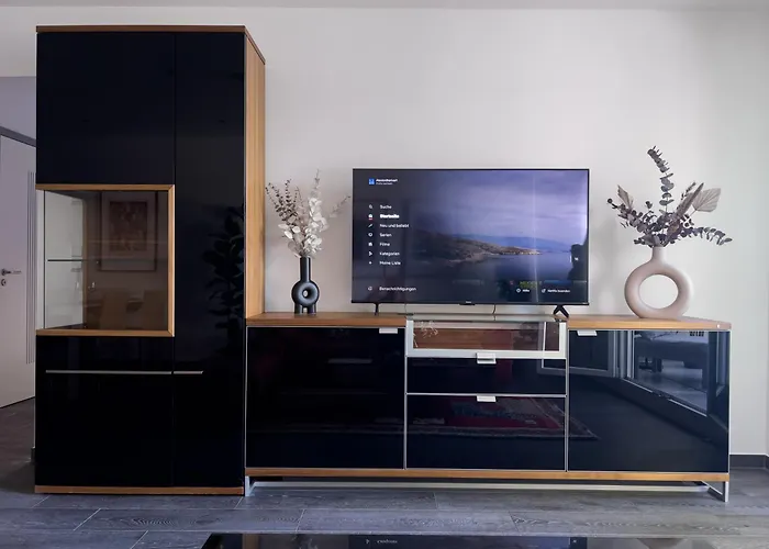 Modernes Wasserfront Wohnung, Terrasse, Parkplatz Apartman