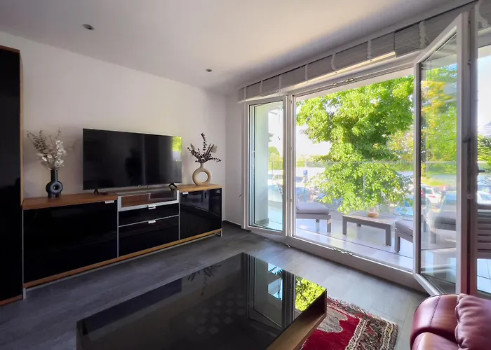 Apartman Modernes Wasserfront Wohnung, Terrasse, Parkplatz