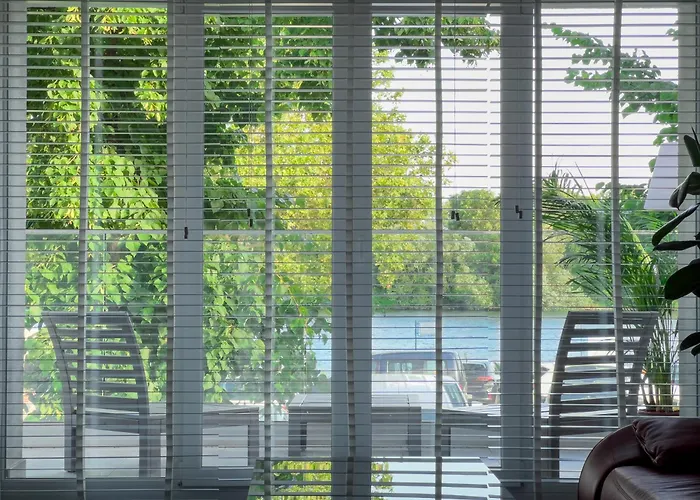 Apartmán Modernes Wasserfront Wohnung, Terrasse, Parkplatz *